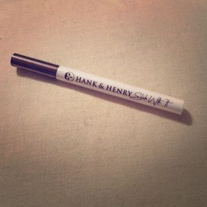 Hank & Henry Liquid eyeliner